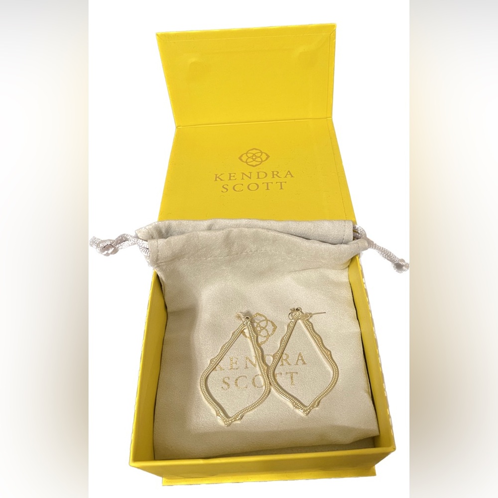 Kendra Scott Sophee Earrings Gold- with bag and box. EUC